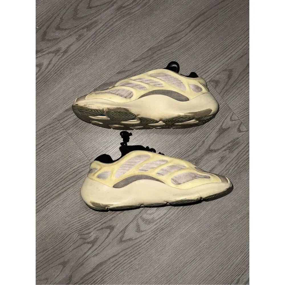 Yeezy 700 Azael